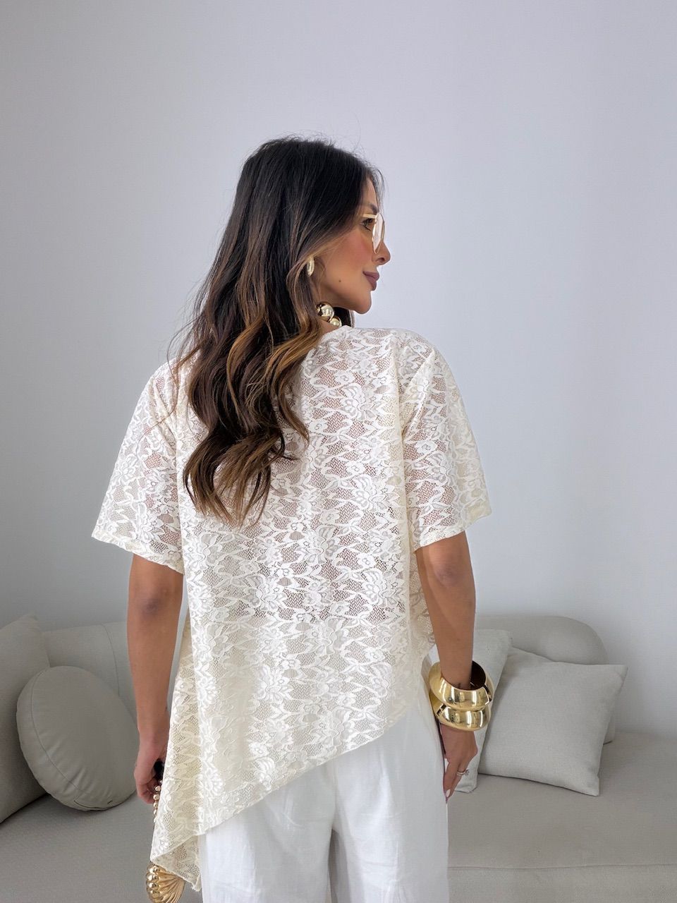 BLUSA ANGÉLICA RENDA ASSIMÉTRICA AREIA