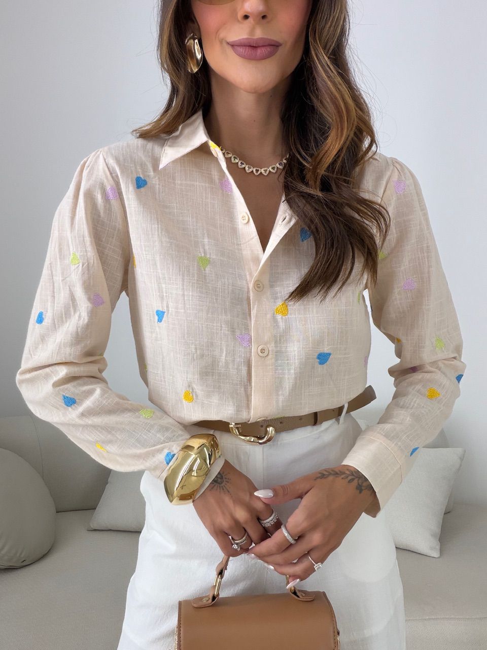 CAMISA BEATRIZ CORAÇÕES AREIA