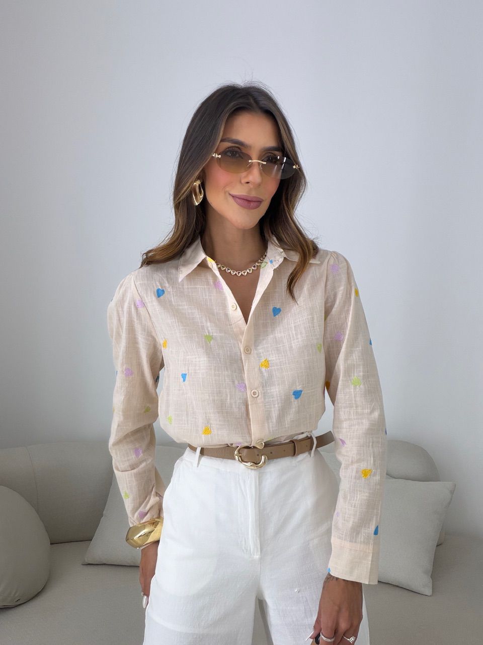 CAMISA BEATRIZ CORAÇÕES AREIA - 0081230110 - CAROLLA FERRARO