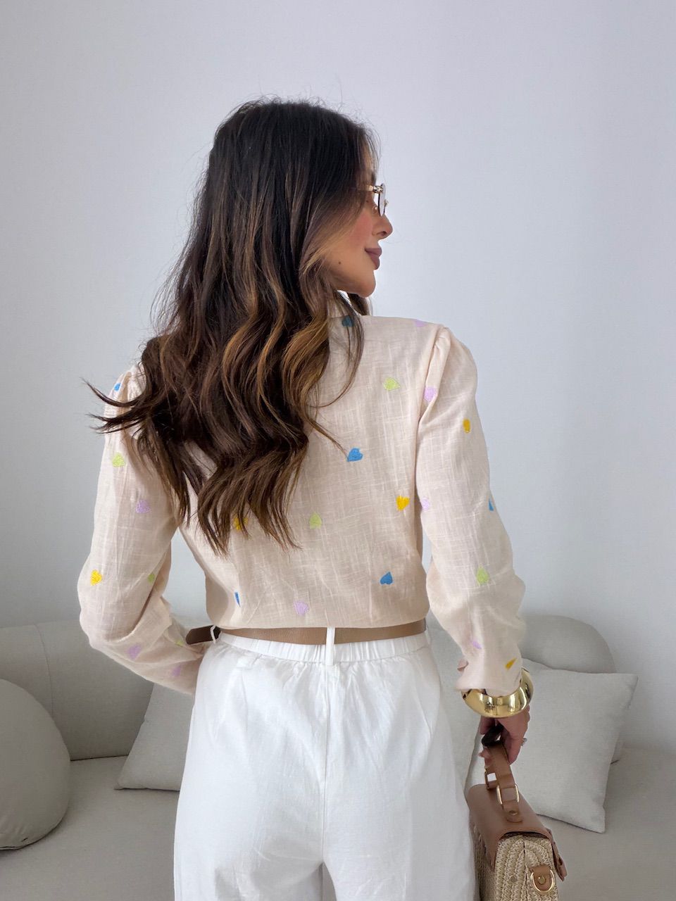 CAMISA BEATRIZ CORAÇÕES AREIA