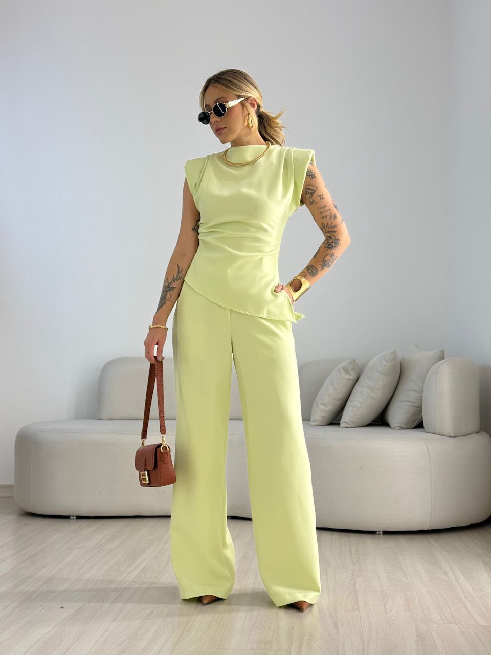 CONJUNTO LEONORA BLUSA ASSIMÉTRICA LIMA