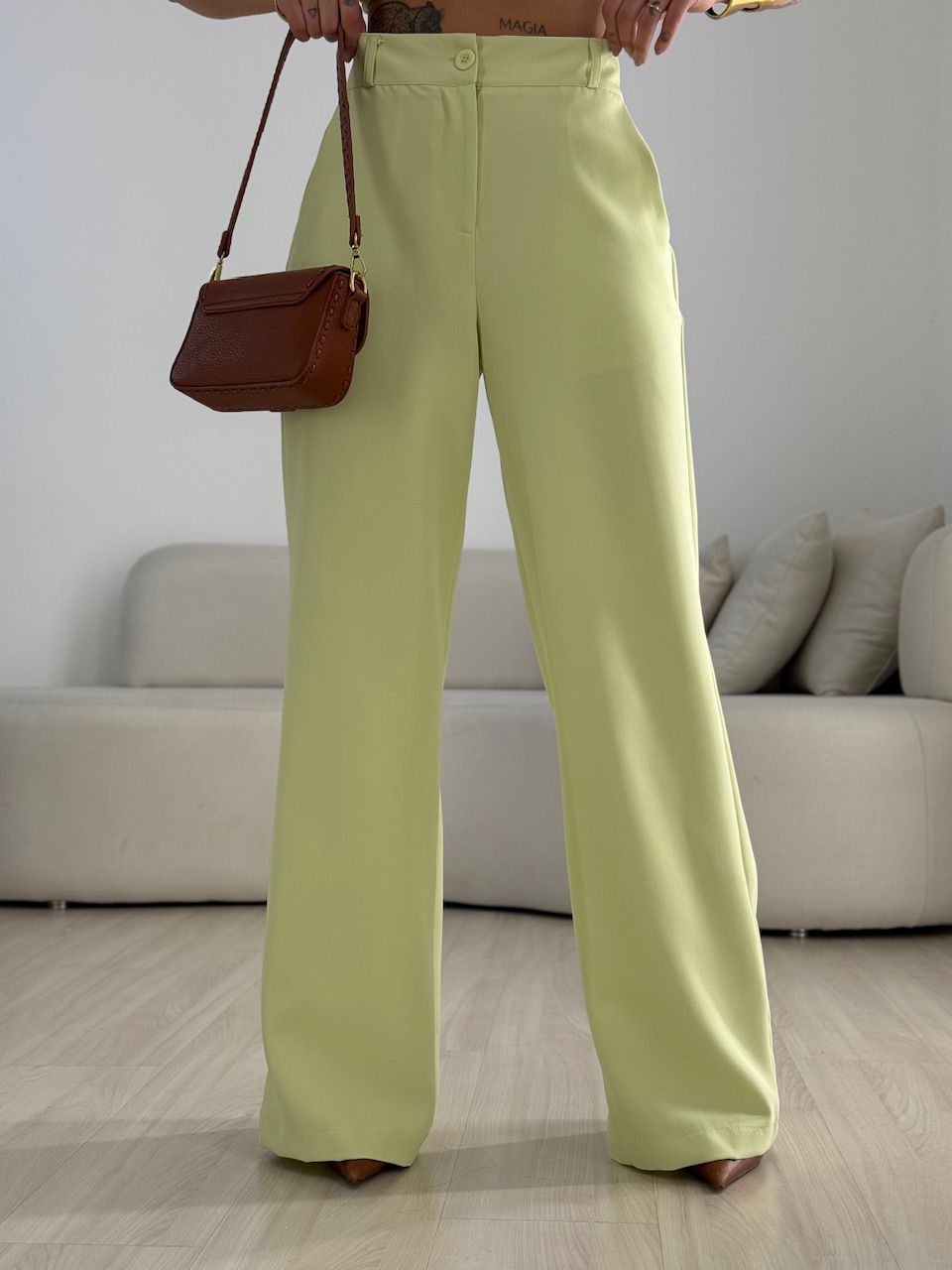 CONJUNTO LEONORA BLUSA ASSIMÉTRICA LIMA