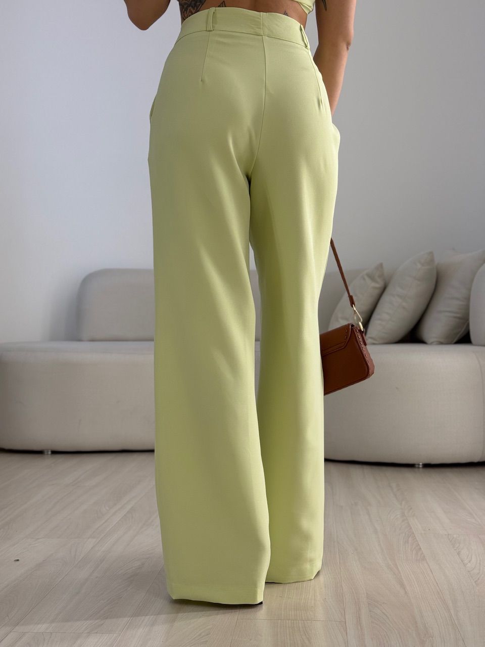 CONJUNTO LEONORA BLUSA ASSIMÉTRICA LIMA