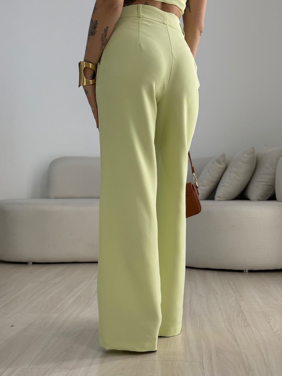 CONJUNTO LEONORA BLUSA ASSIMÉTRICA LIMA