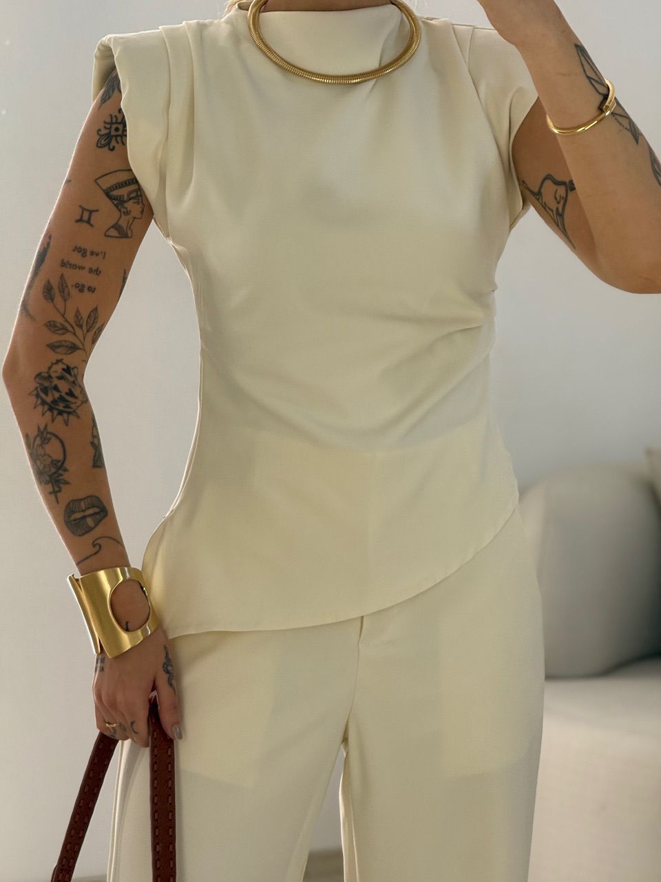 CONJUNTO LEONORA BLUSA ASSIMÉTRICA MARFIM