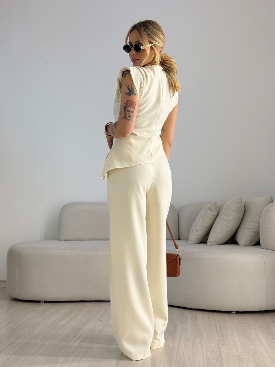 CONJUNTO LEONORA BLUSA ASSIMÉTRICA MARFIM