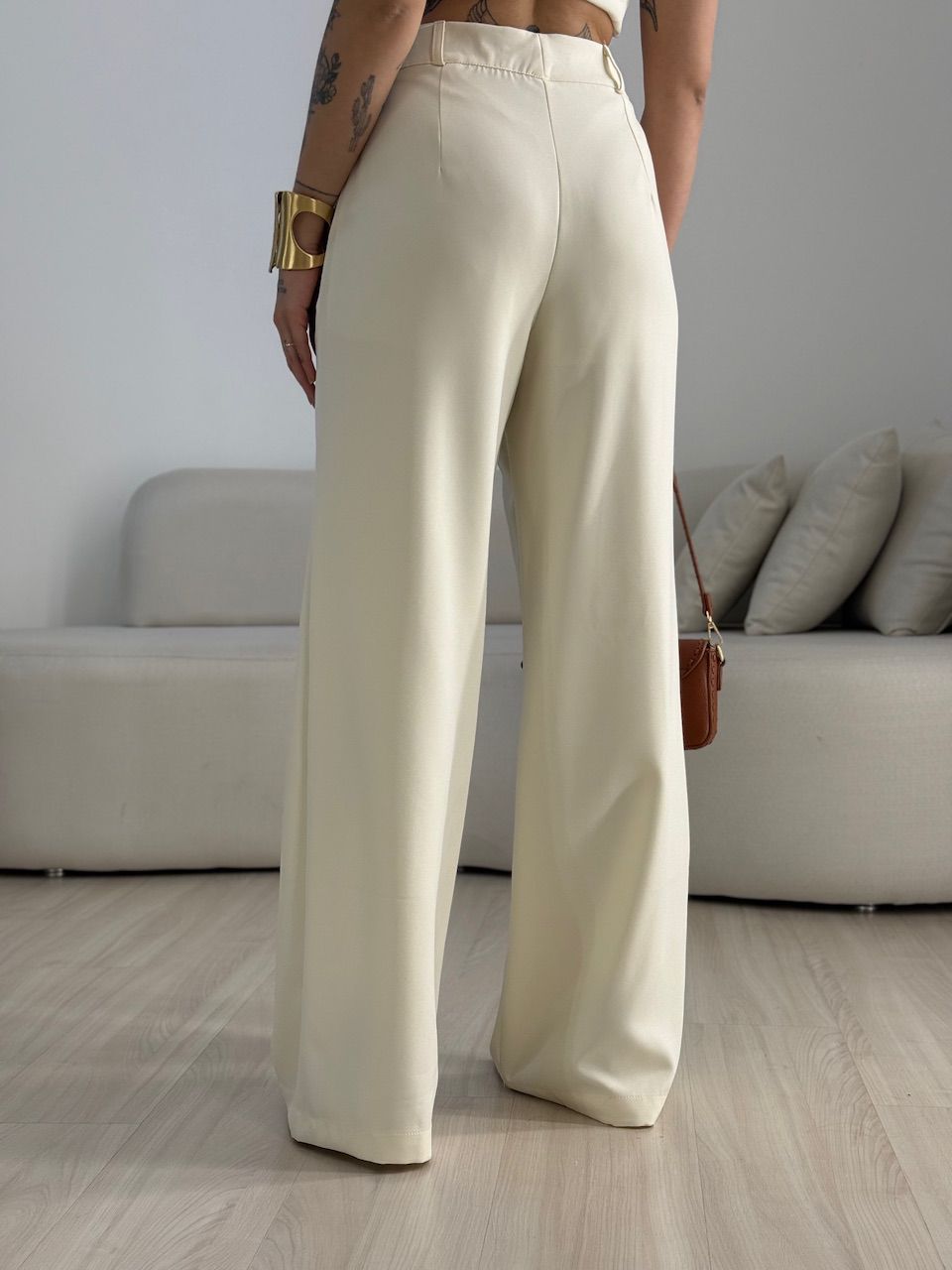 CONJUNTO LEONORA BLUSA ASSIMÉTRICA MARFIM