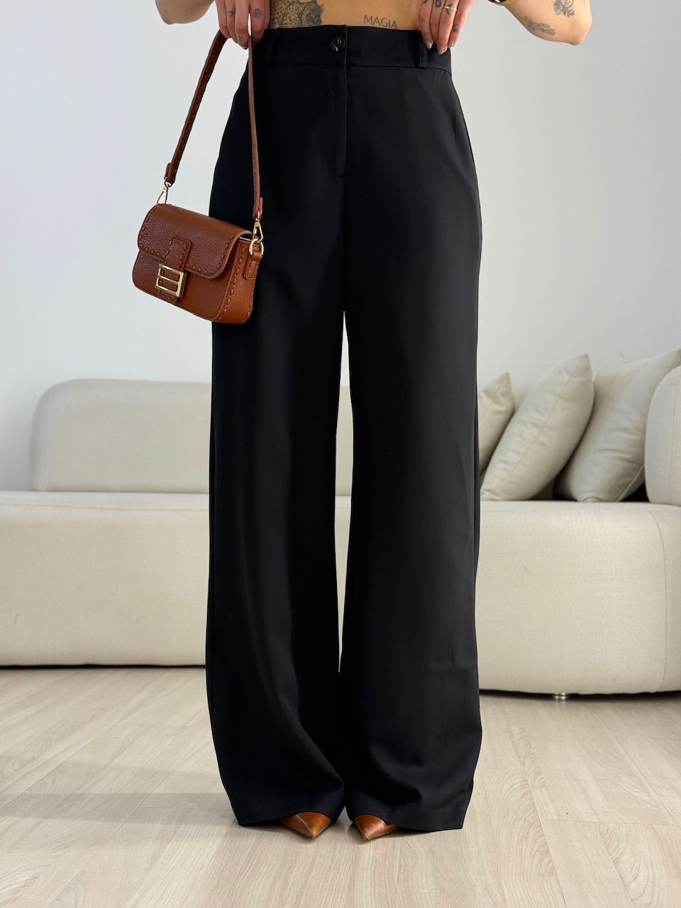 CONJUNTO LEONORA BLUSA ASSIMÉTRICA PRETO