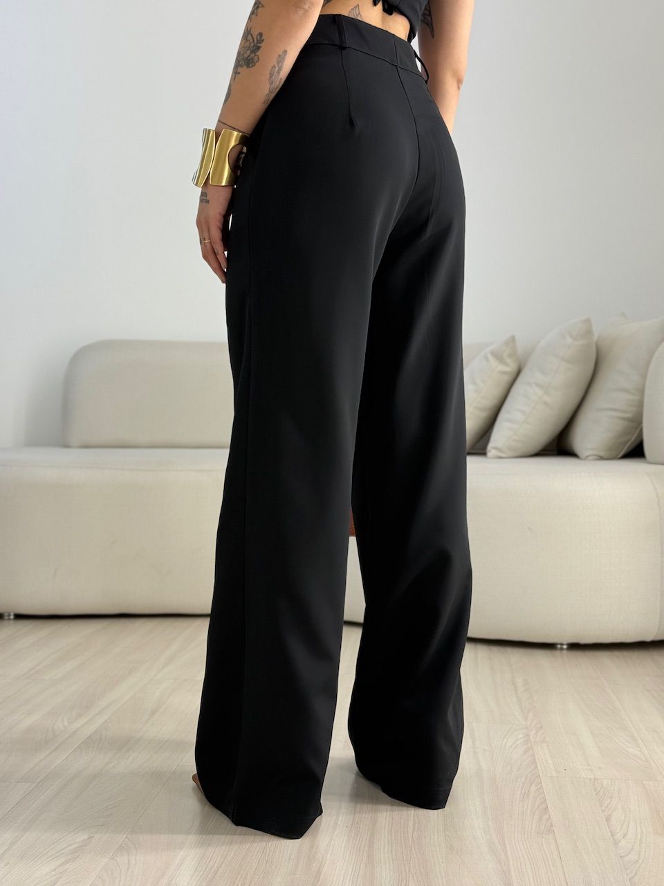 CONJUNTO LEONORA BLUSA ASSIMÉTRICA PRETO