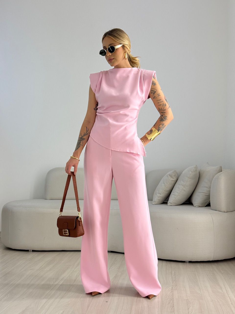 CONJUNTO LEONORA BLUSA ASSIMÉTRICA ROSA