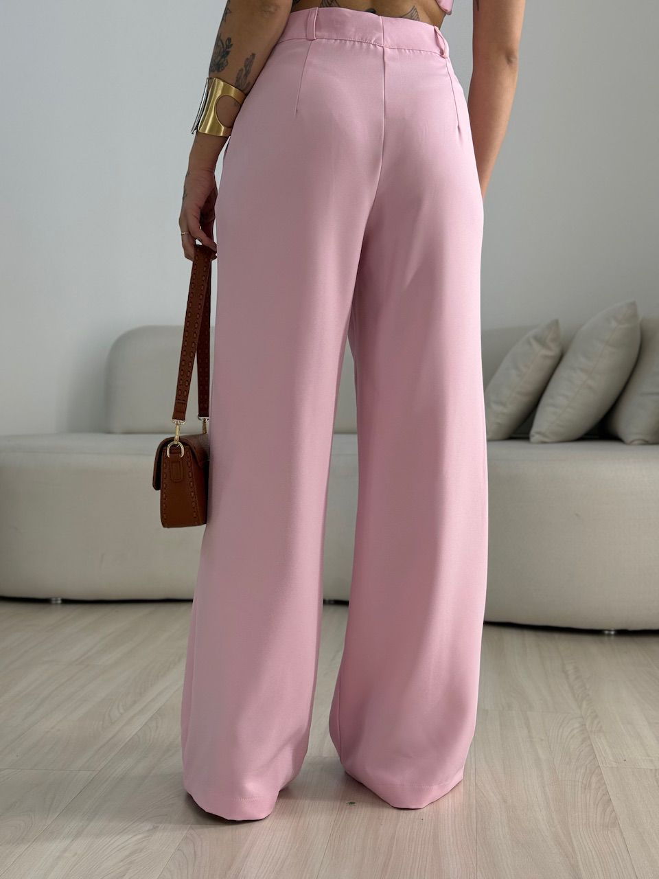 CONJUNTO LEONORA BLUSA ASSIMÉTRICA ROSA