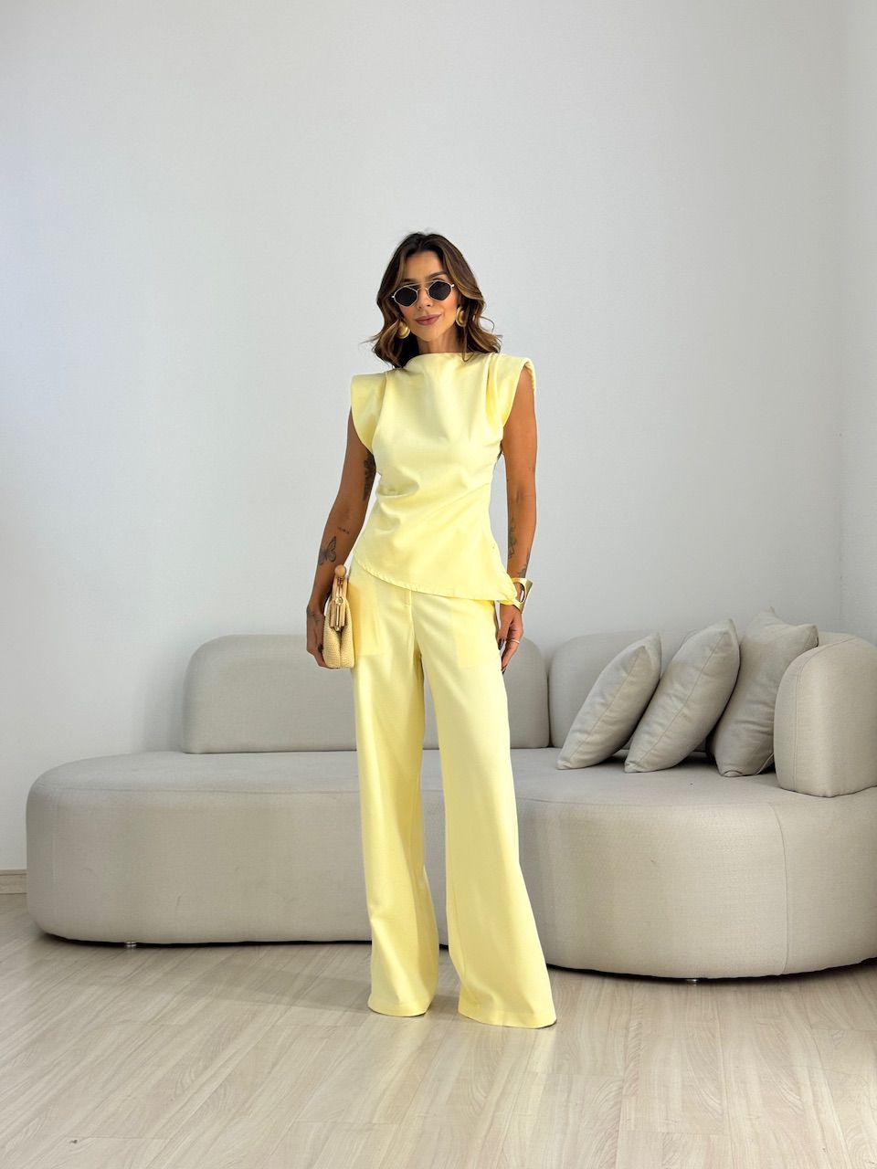 CONJUNTO LEONORA BLUSA ASSIMÉTRICA YELLOW BUTTER -... - CAROLLA FERRARO