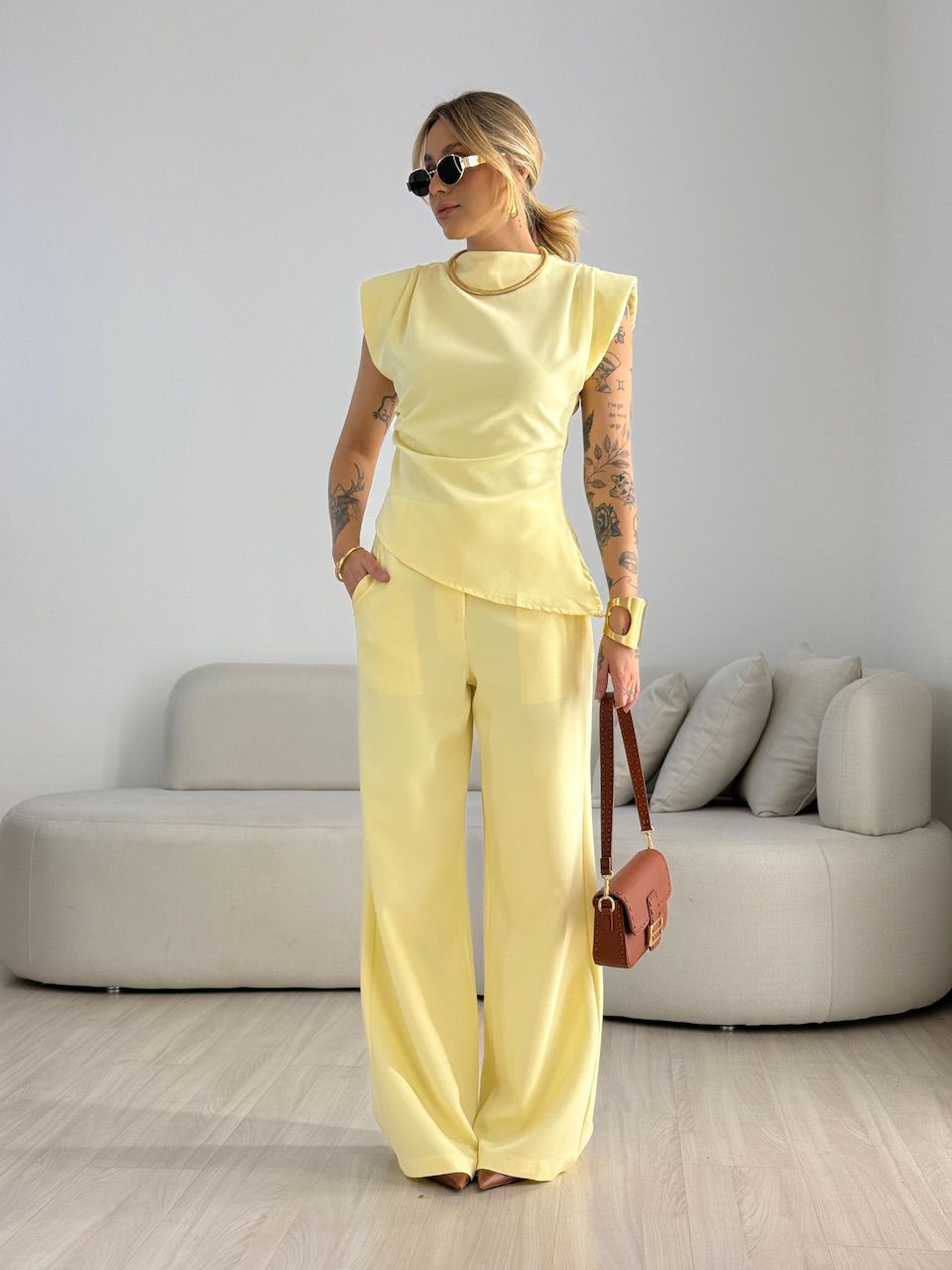 CONJUNTO LEONORA BLUSA ASSIMÉTRICA YELLOW BUTTER