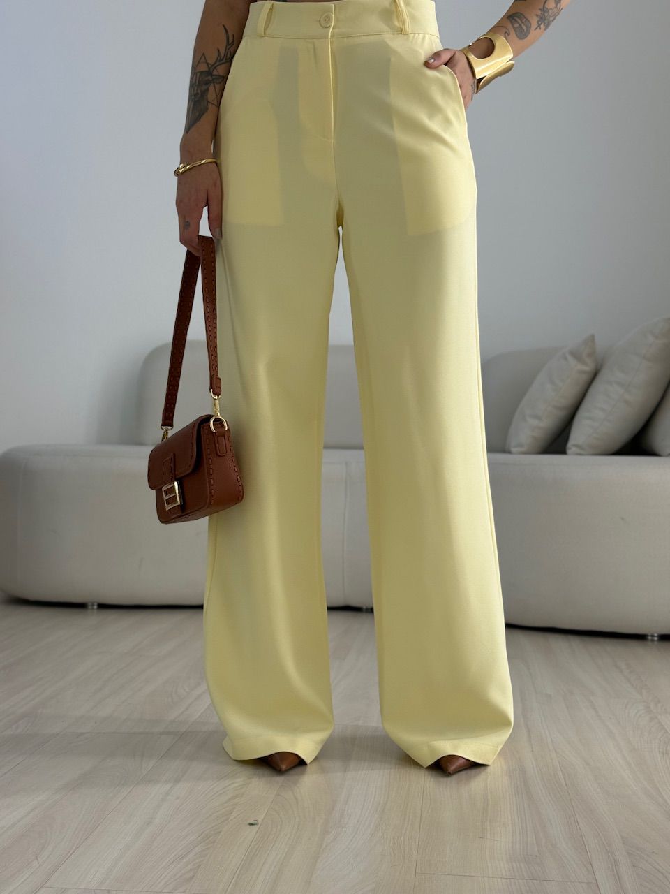 CONJUNTO LEONORA BLUSA ASSIMÉTRICA YELLOW BUTTER
