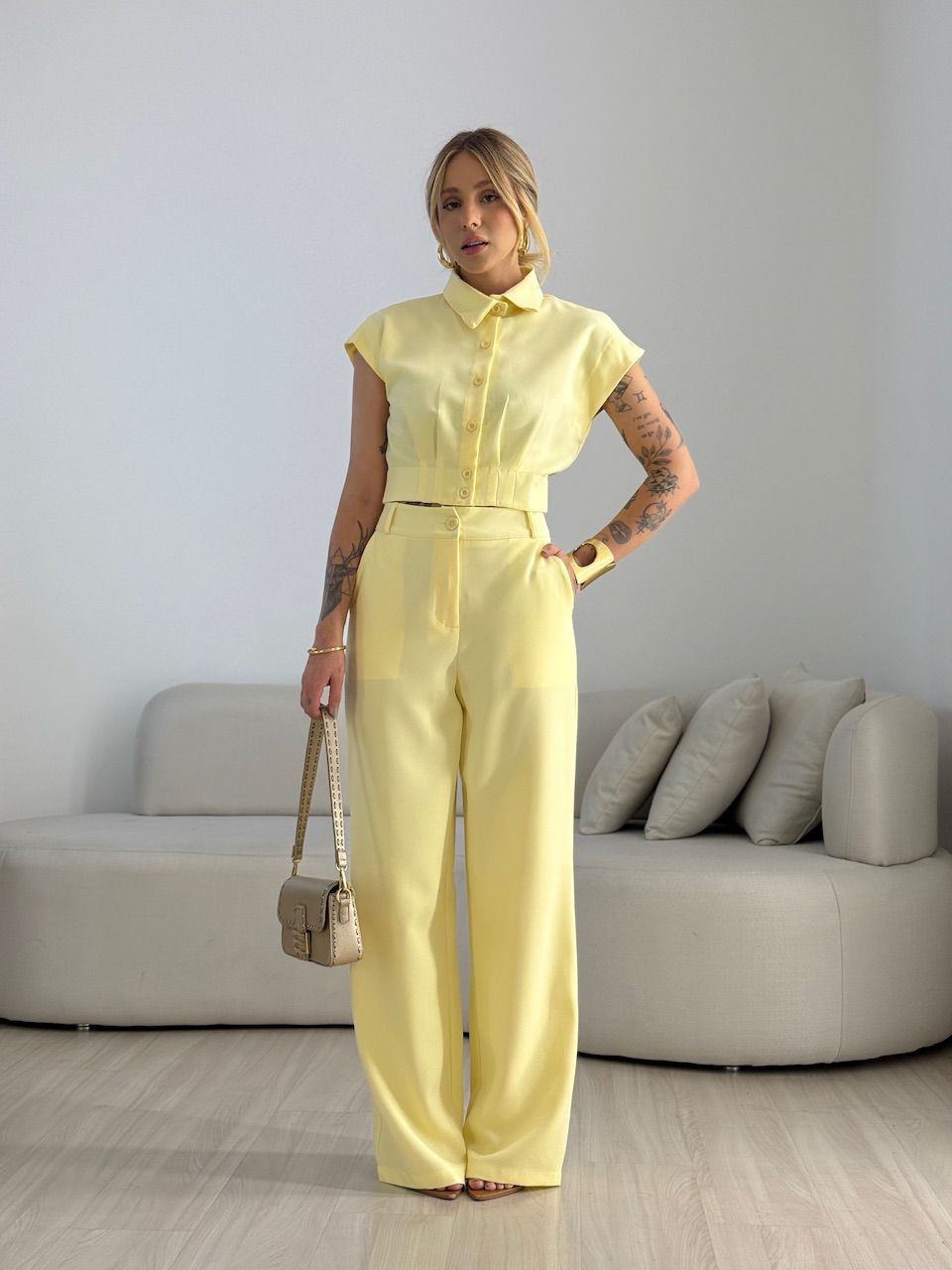 CONJUNTO RAFA CAMISA CROPPED AMARELO - 0070860111 - CAROLLA FERRARO