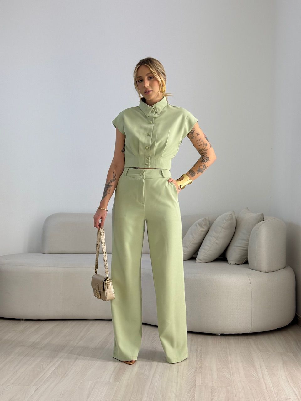 CONJUNTO RAFA CAMISA CROPPED VERDE - 0070860014 - CAROLLA FERRARO
