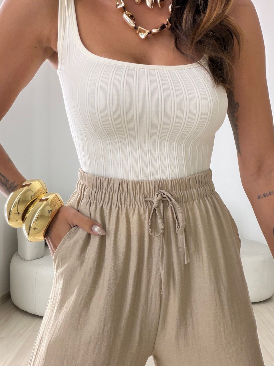 CALÇA MÔNICA LASTEX CAQUI