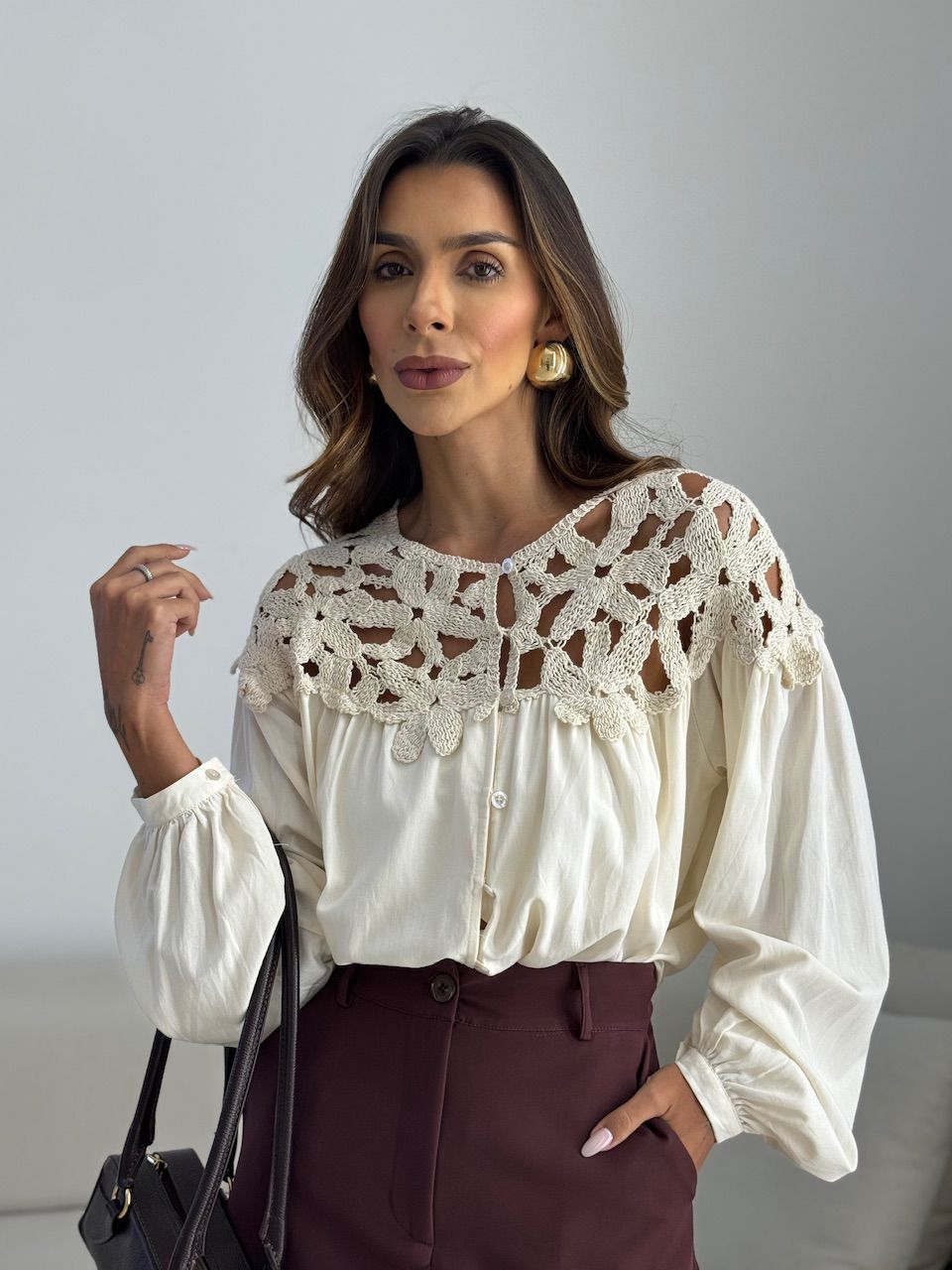 CAMISA LIZIE CROCHÊ MARFIM - 0074260056 - CAROLLA FERRARO