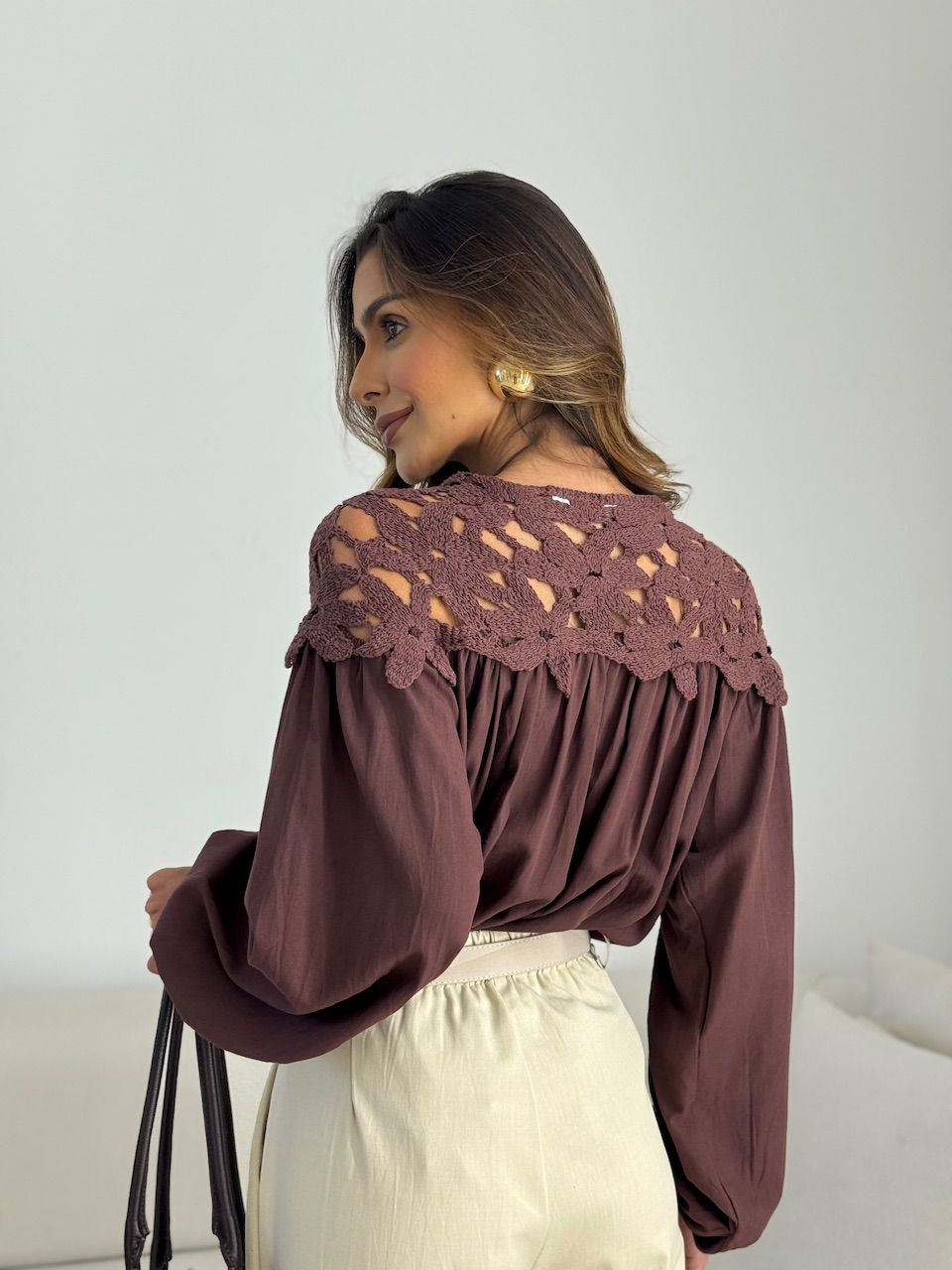 CAMISA LIZIE CROCHÊ MARROM
