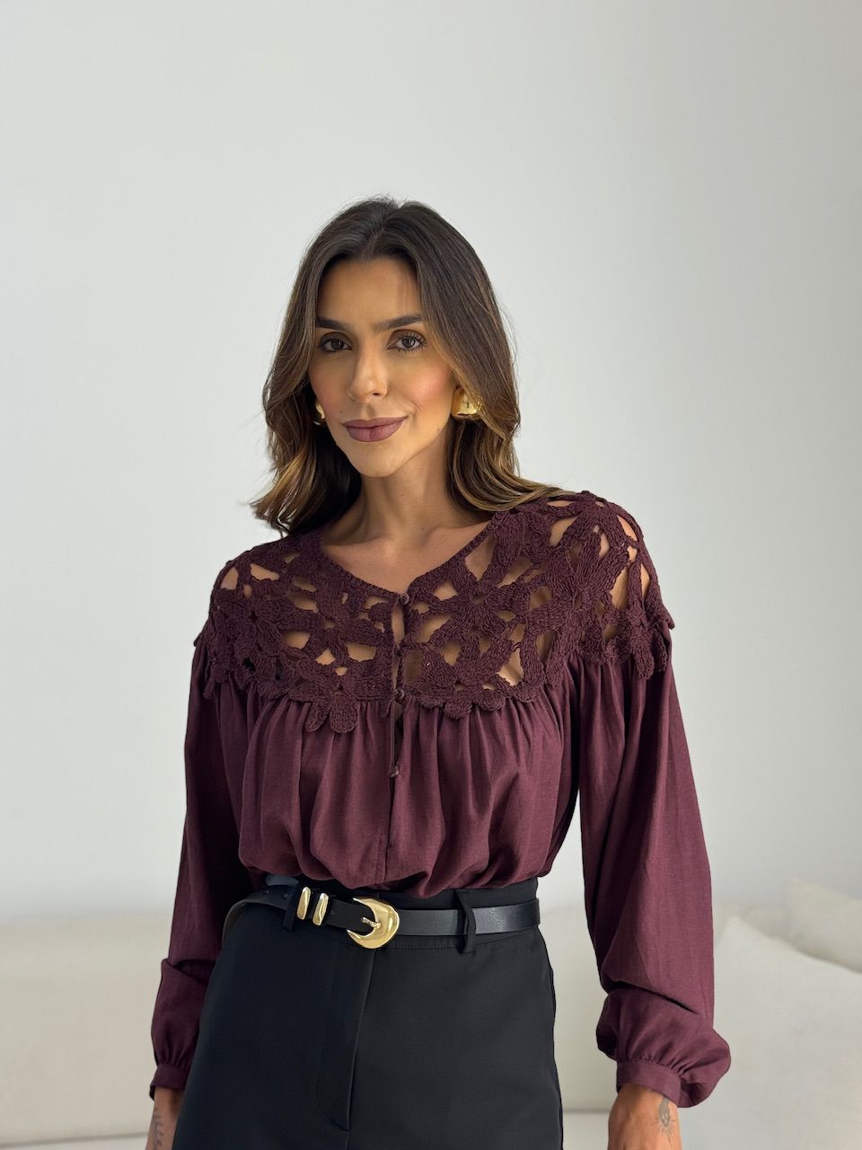 CAMISA LIZIE CROCHÊ VINHO - 0074260168 - CAROLLA FERRARO