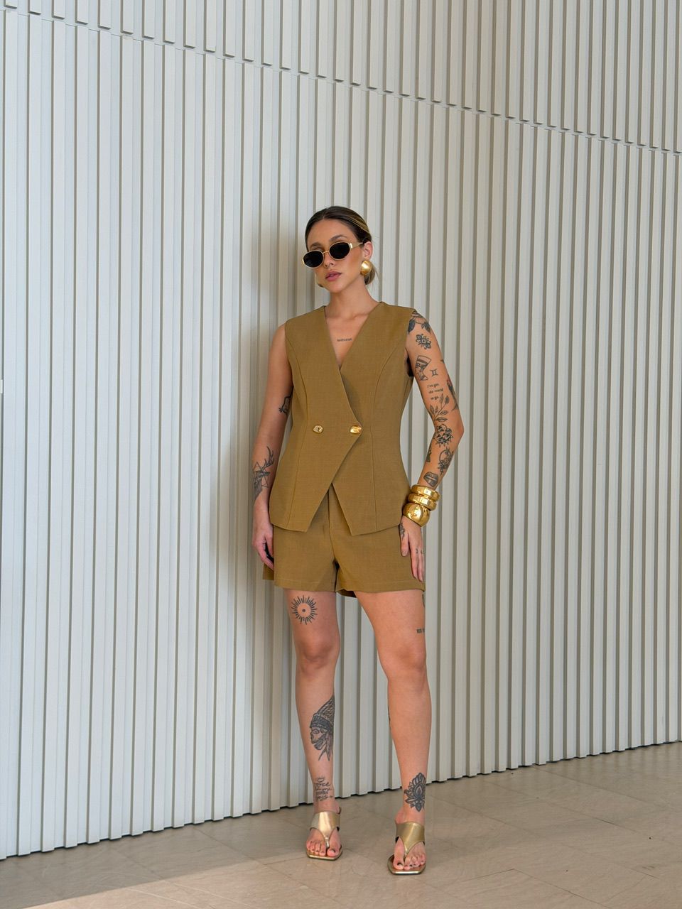 CONJUNTO ELZA COLETE SHORT MOSTARDA