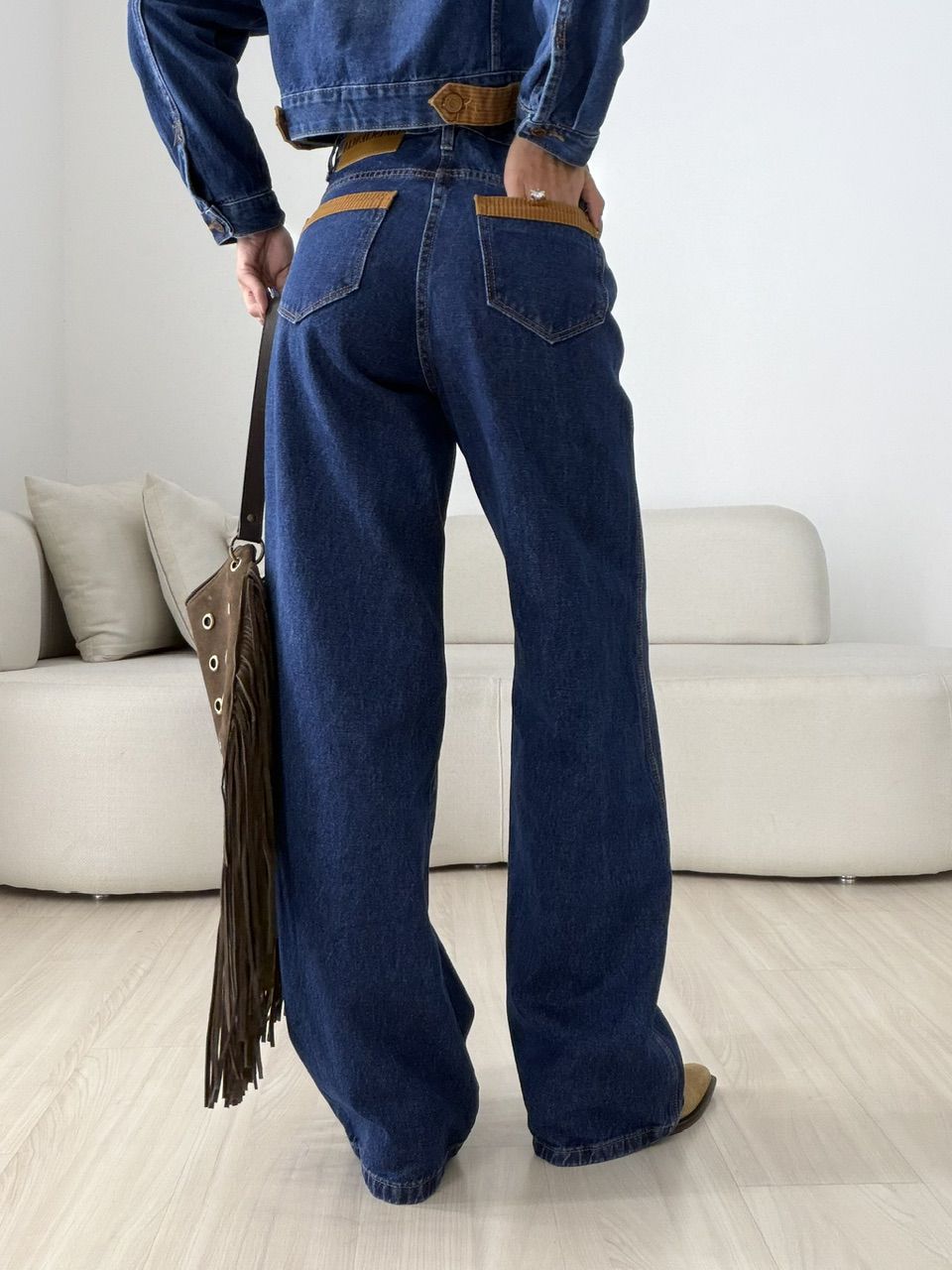 CALÇA JAQUELINE BOLSOS COTELÊ JEANS ESCURO