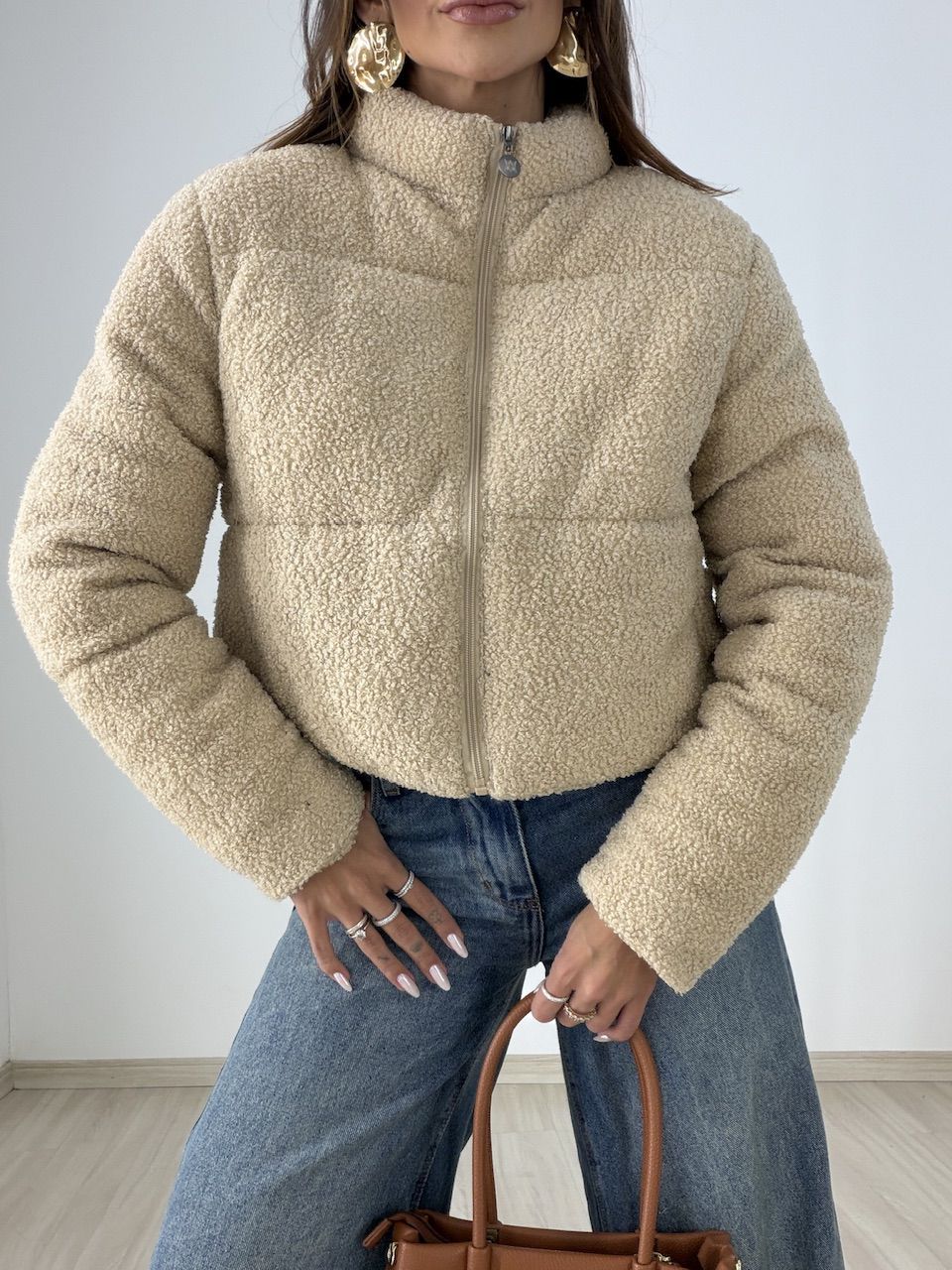 JAQUETA REBECA CARNEIRINHO AREIA