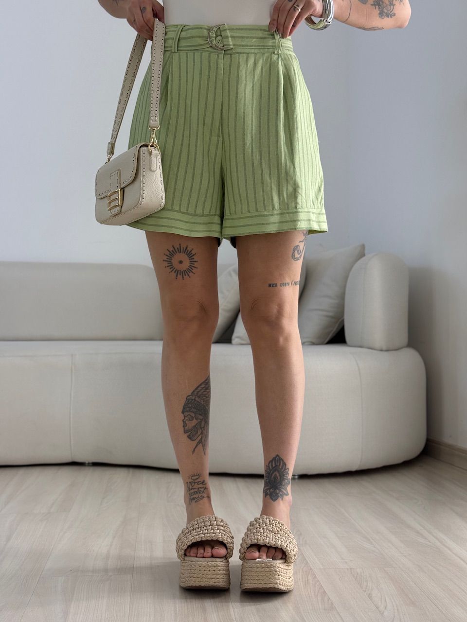 SHORT REGINA LISTRAS VERDE - 0070920230 - CAROLLA FERRARO