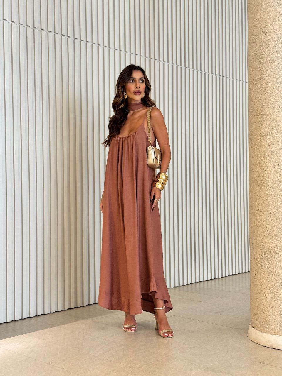 VESTIDO EMANUELY ALCINHA LONGO CAPUCCINO 