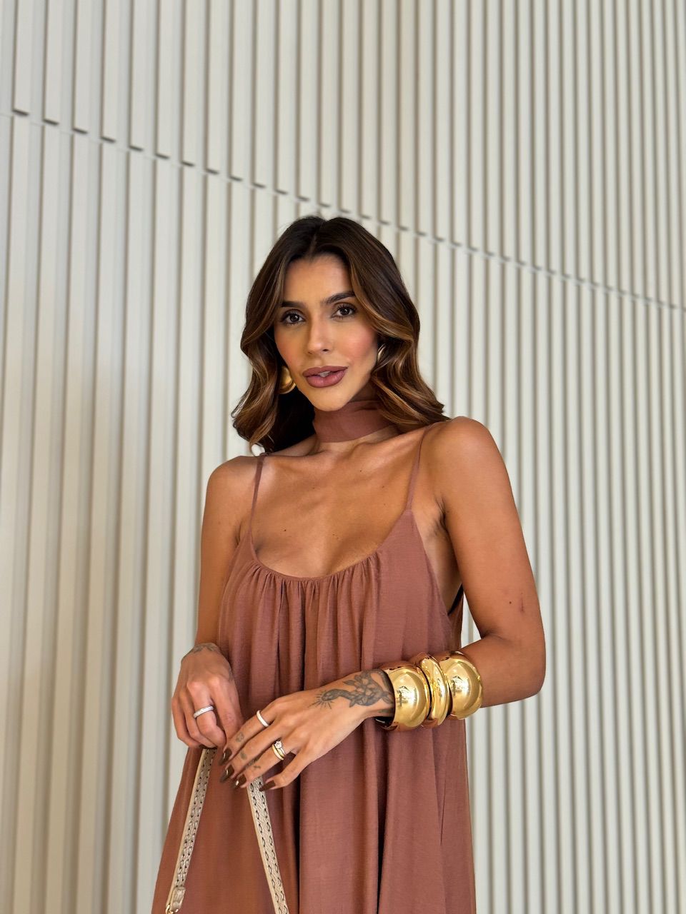 VESTIDO EMANUELY ALCINHA LONGO CAPUCCINO 