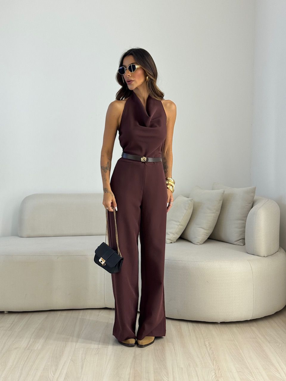 MACACÃO ELISANGELA GOLA DRAPEADA CAFÉ