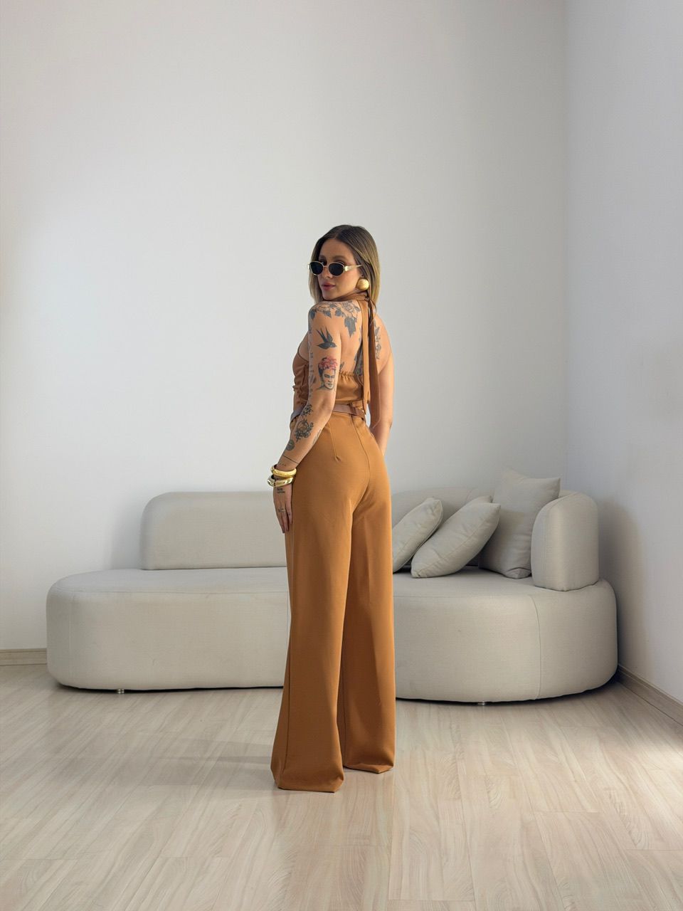 MACACÃO ELISANGELA GOLA DRAPEADA CARAMELO