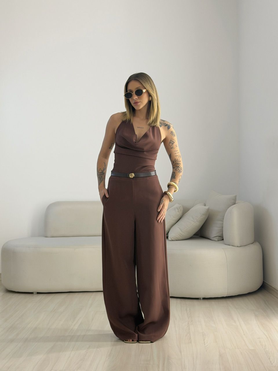 MACACÃO ELISANGELA GOLA DRAPEADA MARROM