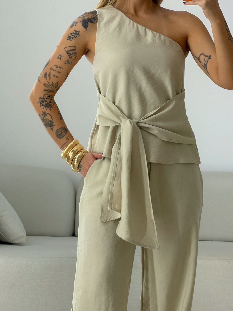 CONJUNTO TAILA NULA MANGA AREIA