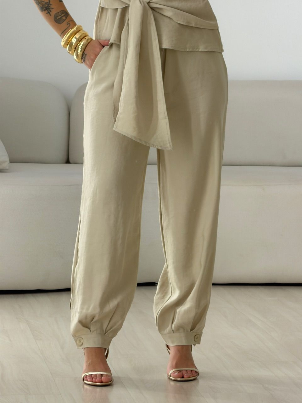 CONJUNTO TAILA NULA MANGA AREIA