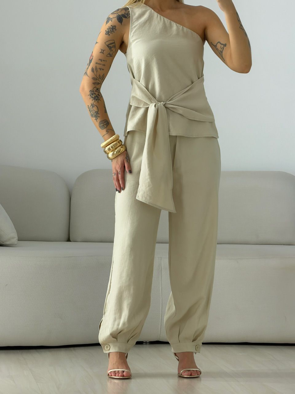 CONJUNTO TAILA NULA MANGA AREIA