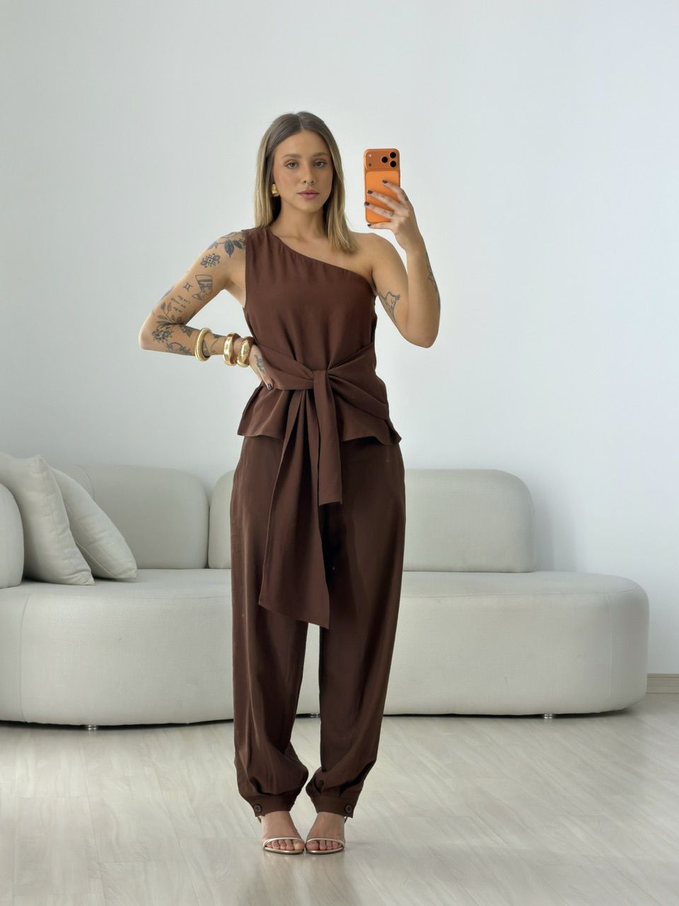 CONJUNTO TAILA NULA MANGA MARROM