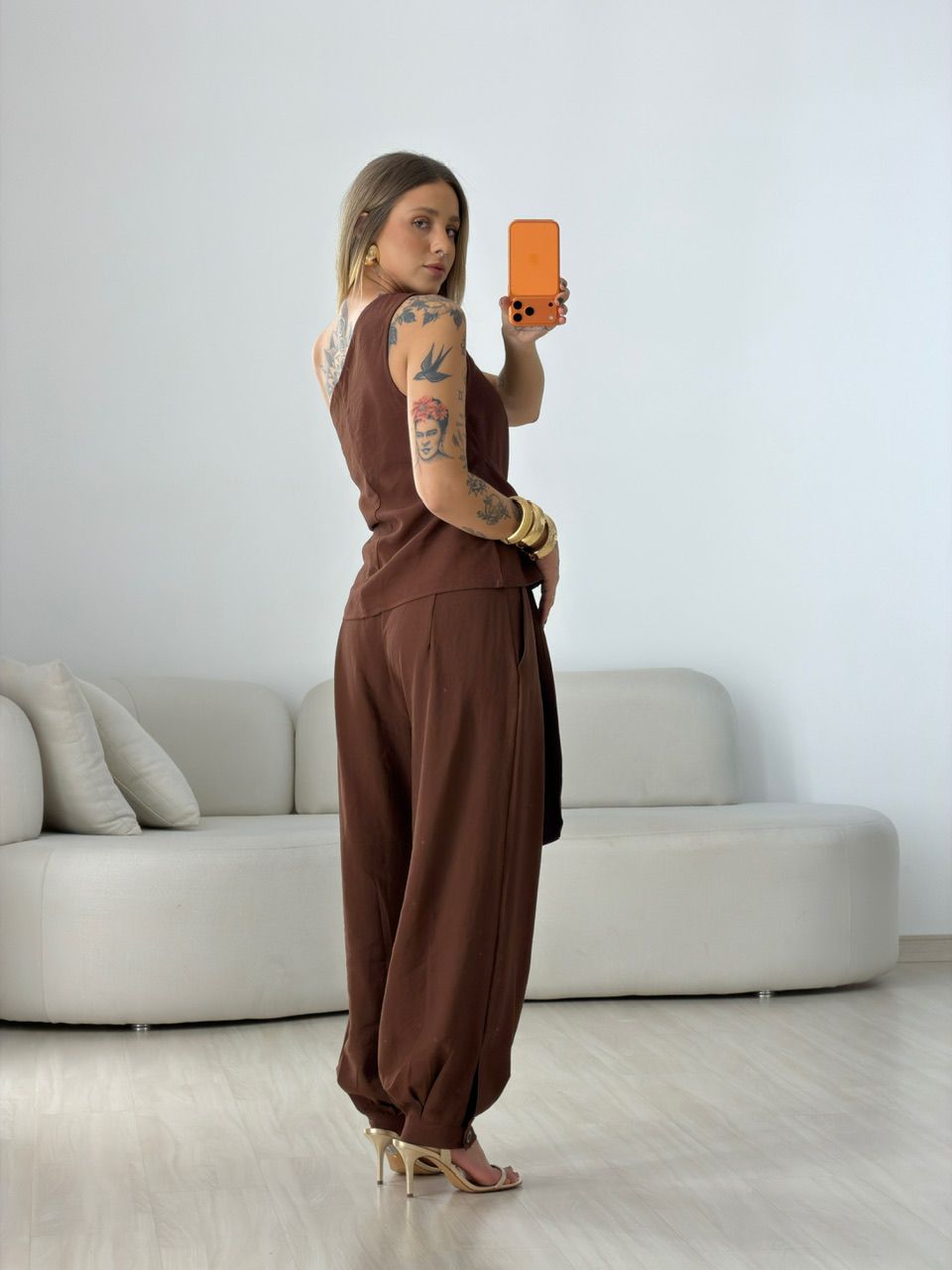 CONJUNTO TAILA NULA MANGA MARROM