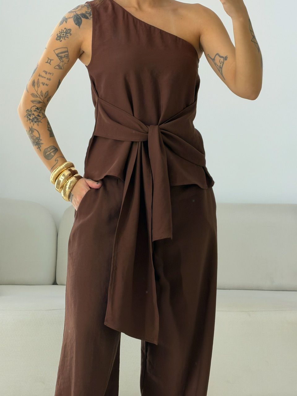 CONJUNTO TAILA NULA MANGA MARROM