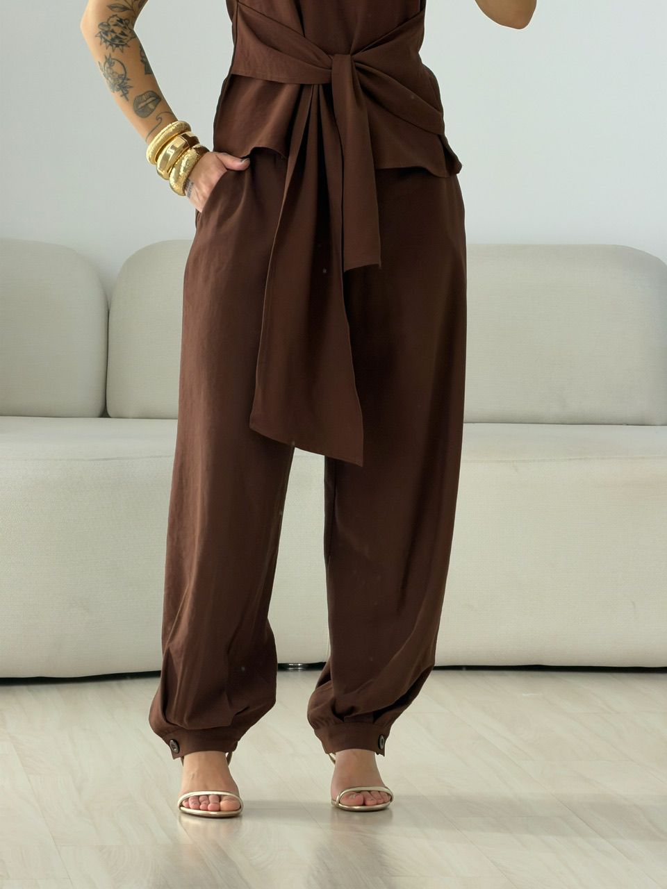 CONJUNTO TAILA NULA MANGA MARROM