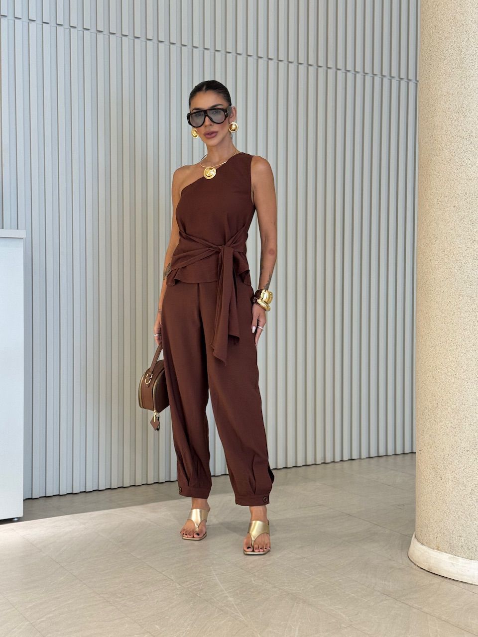 CONJUNTO TAILA NULA MANGA MARROM