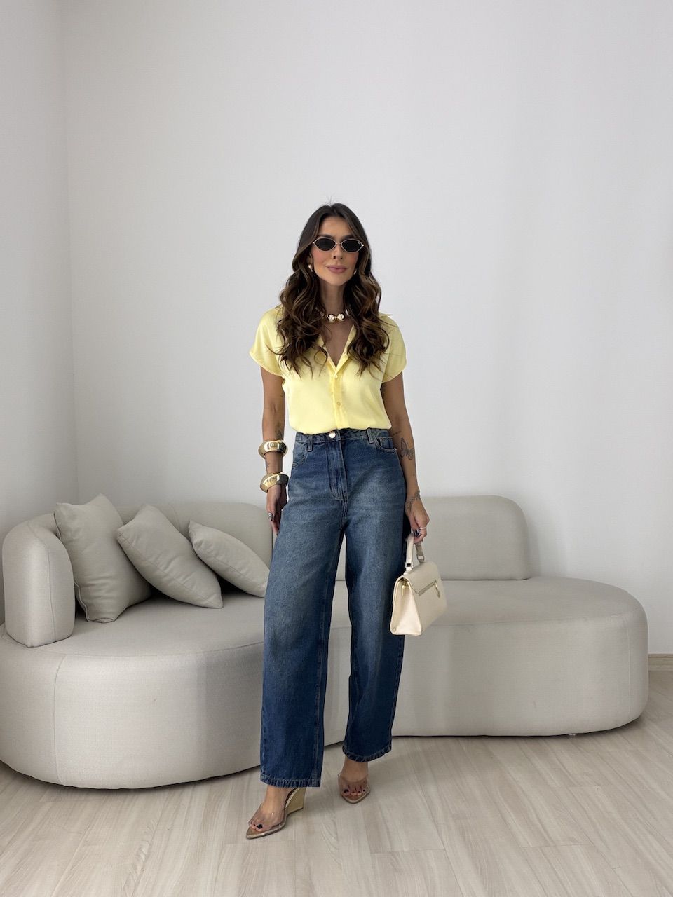 CAMISA NOEMI ACETINADA AMARELA