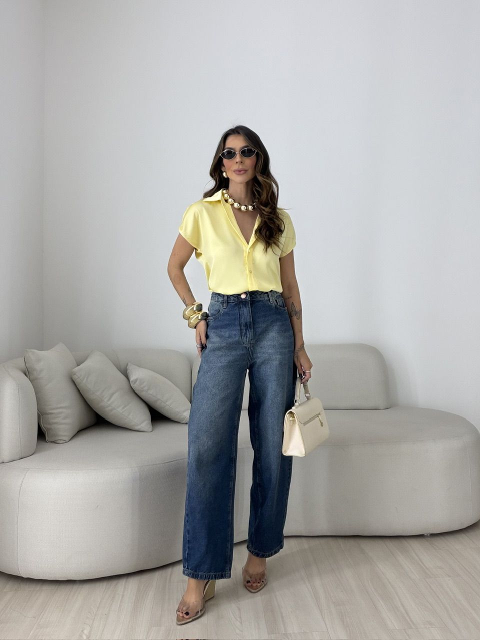 CAMISA NOEMI ACETINADA AMARELA