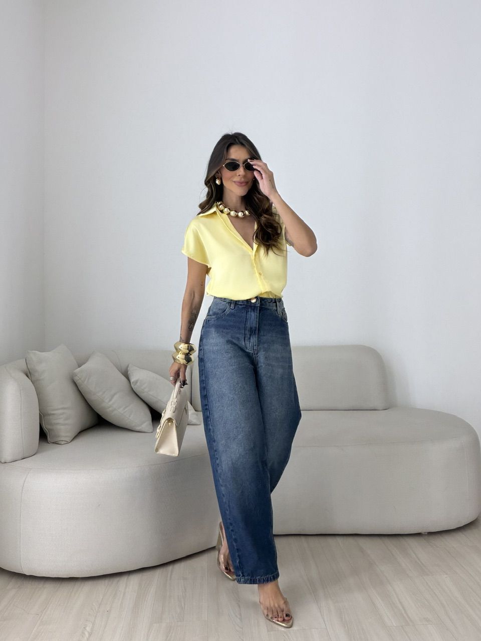 CAMISA NOEMI ACETINADA AMARELA