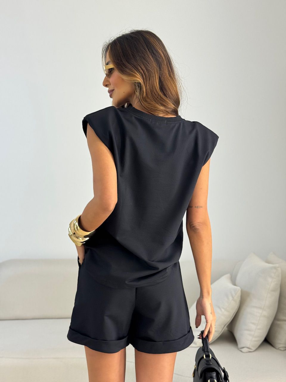 CONJUNTO VIVIANE BLUSA MUSCLE SHORT PRETO