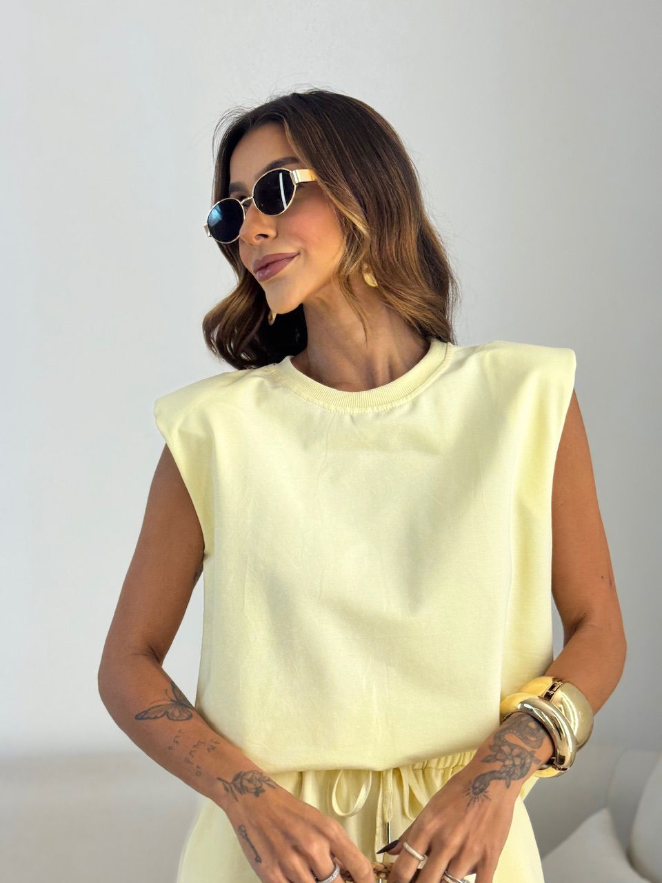 CONJUNTO VIVIANE BLUSA MUSCLE SHORT YELLOW BUTTER