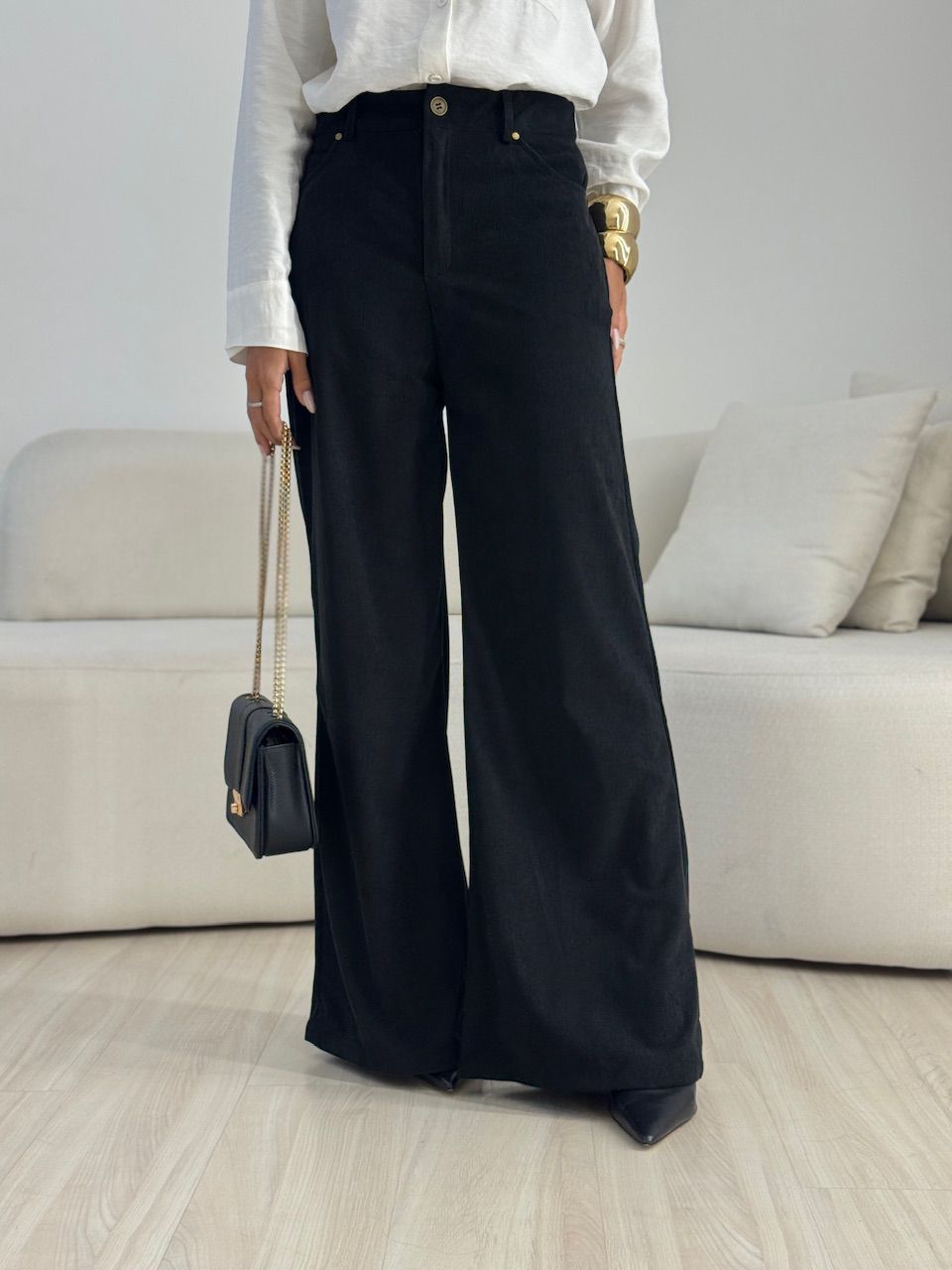 CALÇA MÁRCIA COTELÊ PRETA - 0074310033 - CAROLLA FERRARO