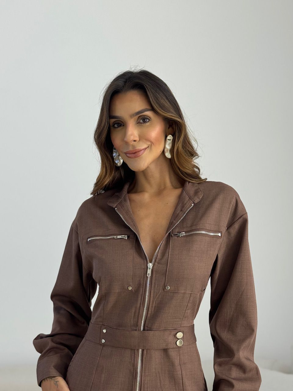 MACACÃO JÉSSICA ZÍPER MARROM