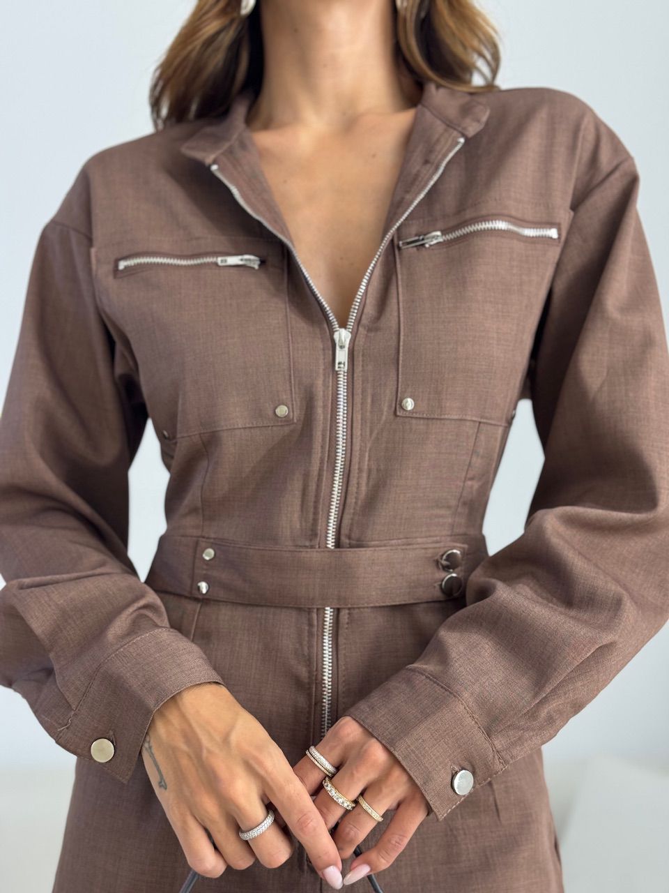 MACACÃO JÉSSICA ZÍPER MARROM