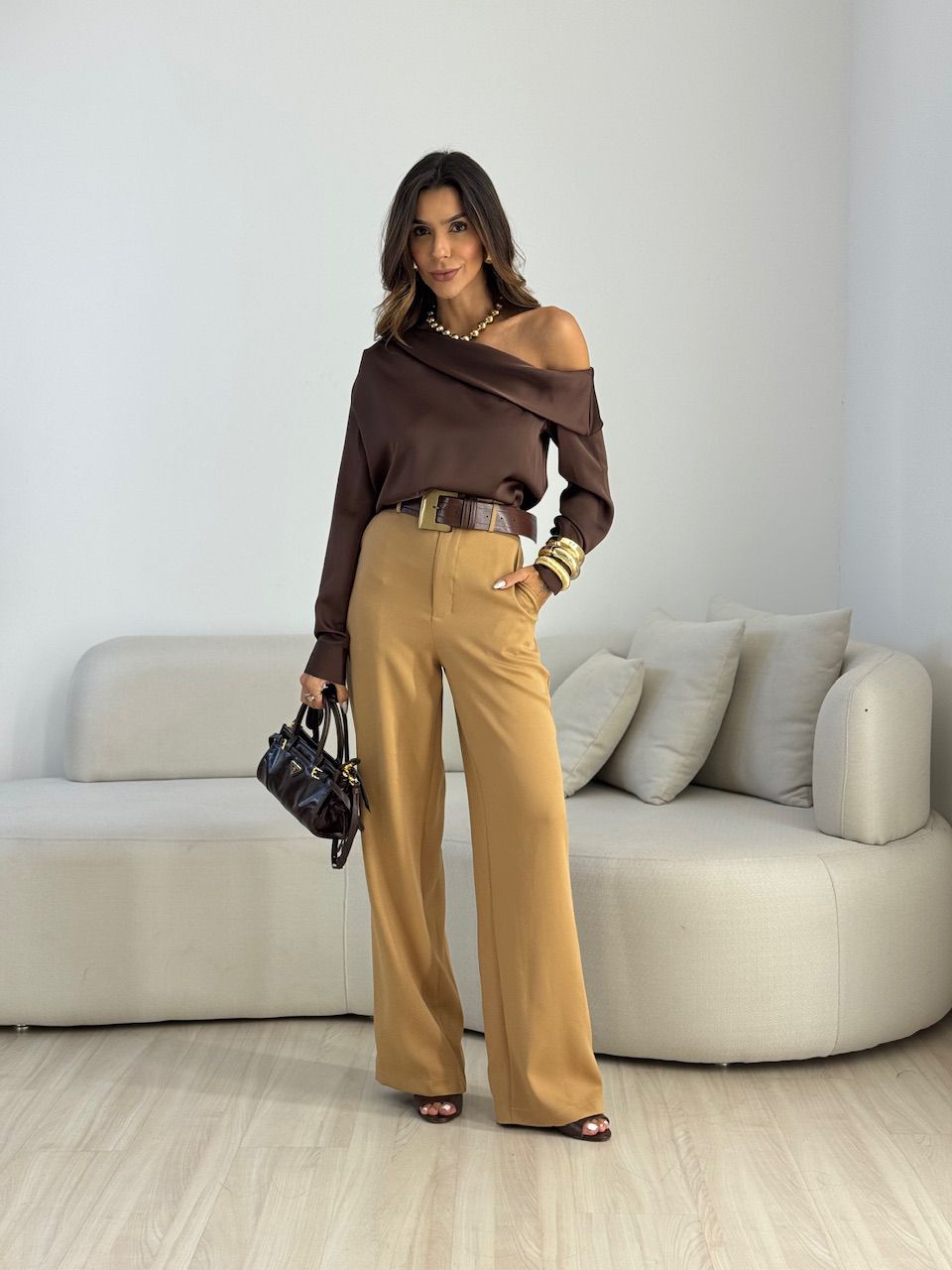 BLUSA PRISCILA OMBRO CAÍDO CAFÉ